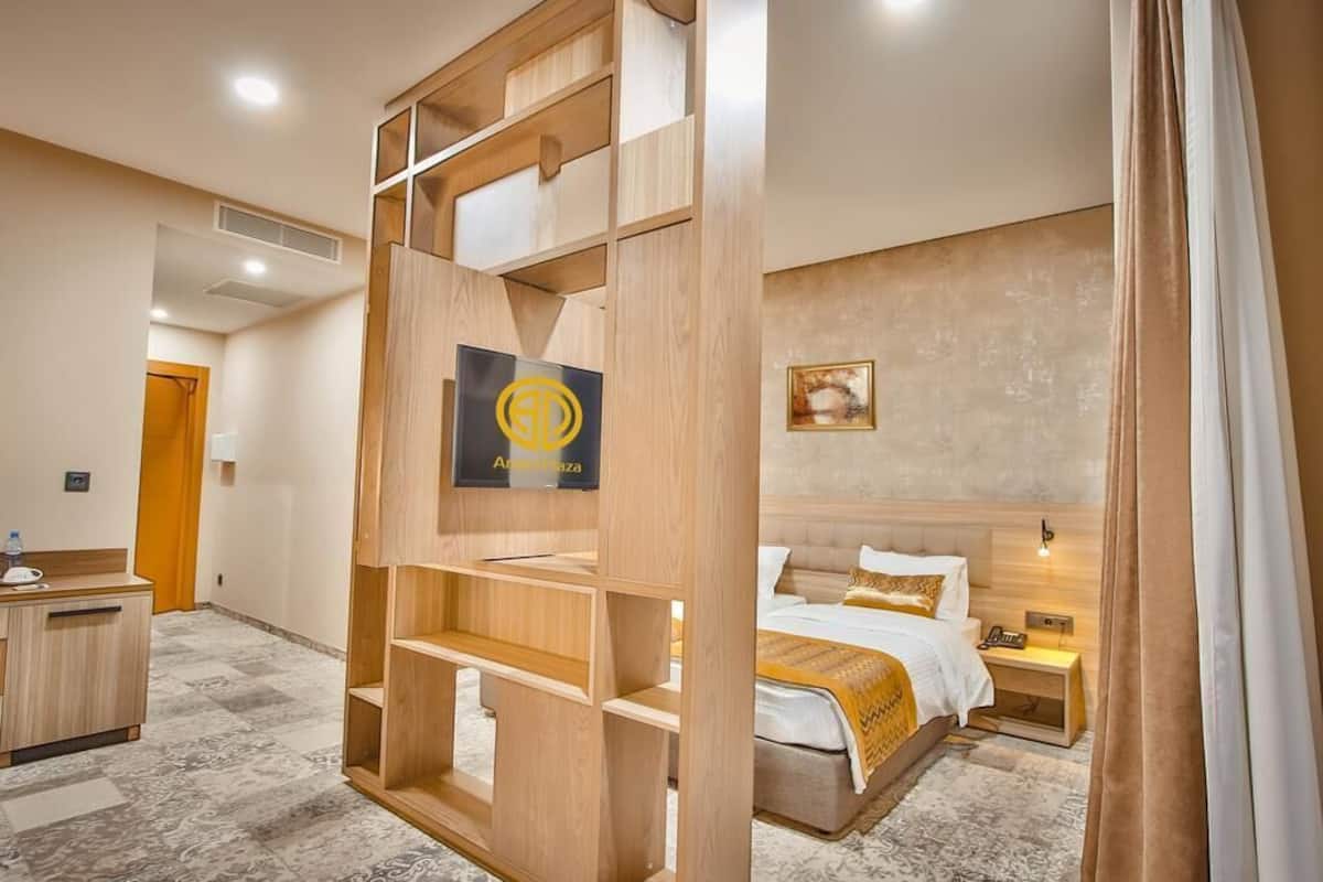 Ropa de cama de alta calidad, camas con pillow-top y minibar