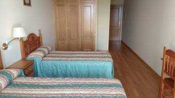 Double Room | Desk, blackout drapes, rollaway beds, free WiFi