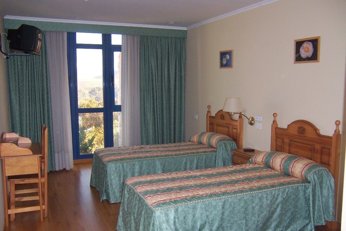 Twin Room | Desk, blackout drapes, rollaway beds, free WiFi