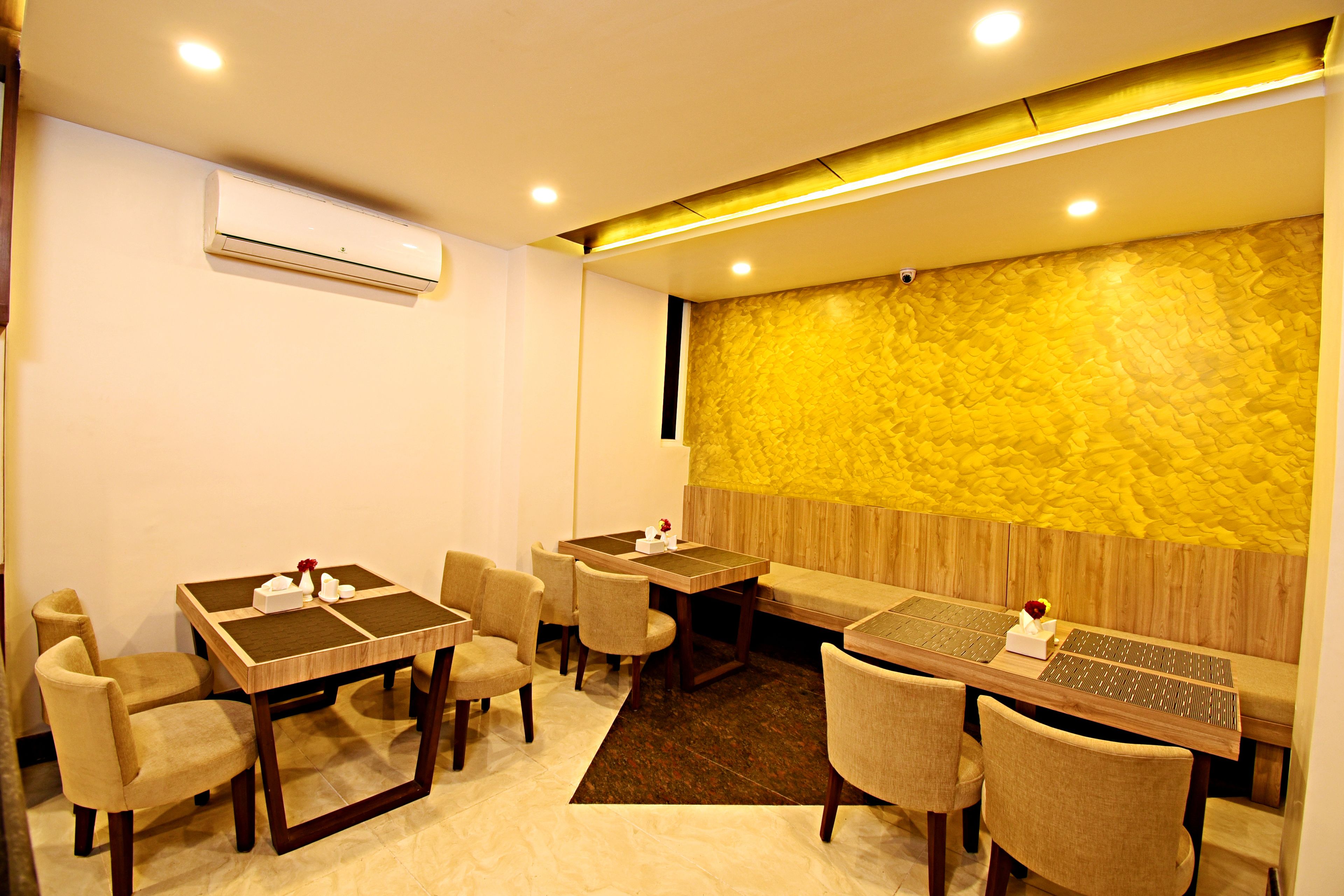 daily cooked-to-order breakfast (usd 6 per person)