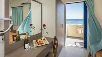 Dobbeltrom | Safe på rommet, skrivebord, strykejern/-brett og wi-fi (inkludert)