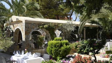 2 restauranter, frokost serveres