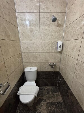 Traditional-Dreibettzimmer, Meerblick | Hochwertige Bettwaren, Zimmersafe, Schreibtisch