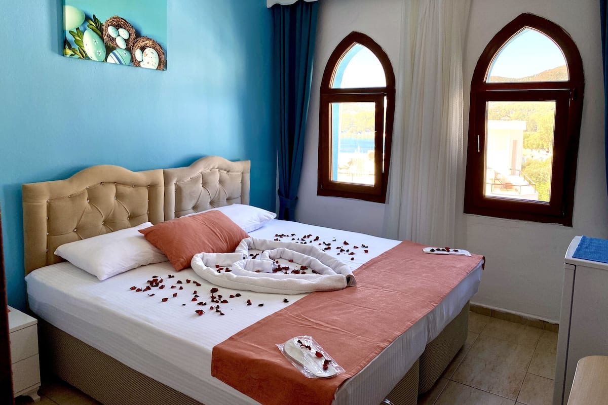Standard Double Room | Premium bedding, in-room safe, desk, laptop workspace