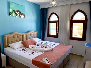 Standard Double Room | Premium bedding, in-room safe, desk, laptop workspace - Sakin Otel (Datça)