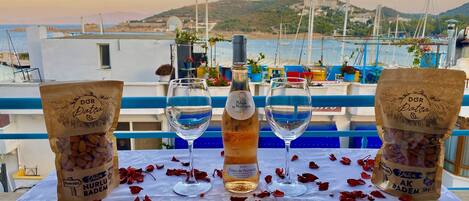 Traditional Triple Room, Sea View | Premium bedding, in-room safe, desk, laptop workspace