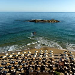 On the beach, white sand, sun-loungers, beach umbrellas