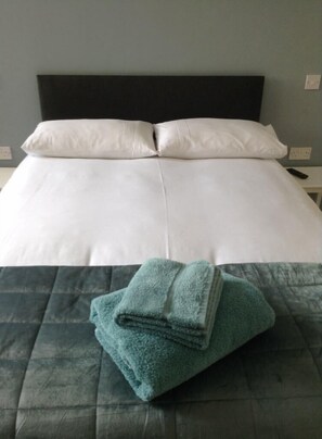 Standard Double Room, 1 Double Bed, Non Smoking | Desk, soundproofing, iron/ironing board, free WiFi - The Bear on the Square (Millom)