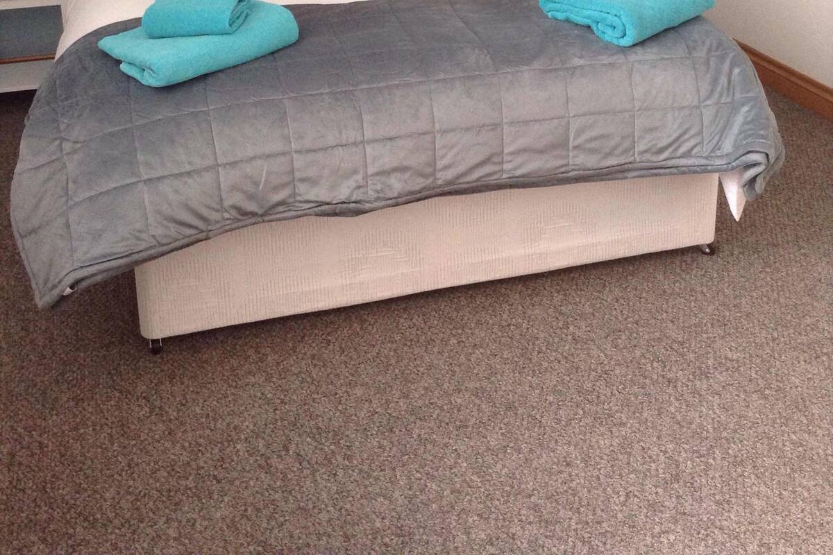 Standard Double Room, 1 King Bed, Non Smoking | Desk, soundproofing, iron/ironing board (on request), WiFi (free)