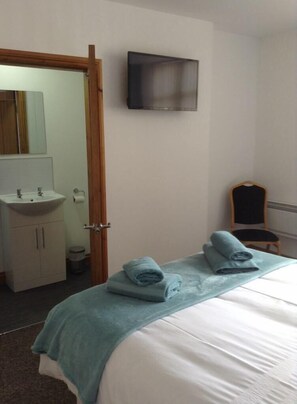 Standard Double Room, 1 Double Bed, Non Smoking | Desk, soundproofing, iron/ironing board, free WiFi - The Bear on the Square (Millom)