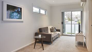 Townhome, 1 Bedroom | Living room