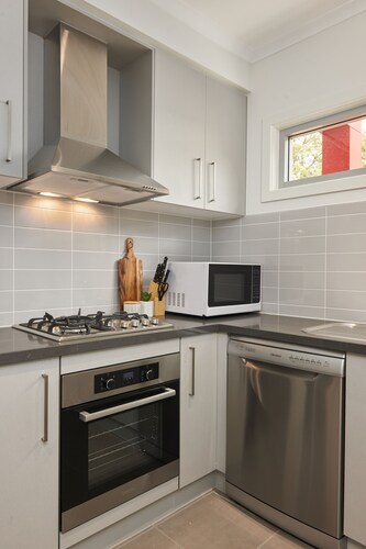 Bright and Updated 1 Bedroom Apartment