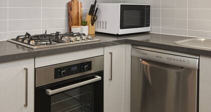 Bright and Updated 1 Bedroom Apartment