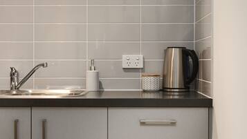 Townhome, 1 Bedroom | Private kitchen