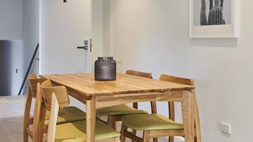 Townhome, 1 Bedroom | In-room dining