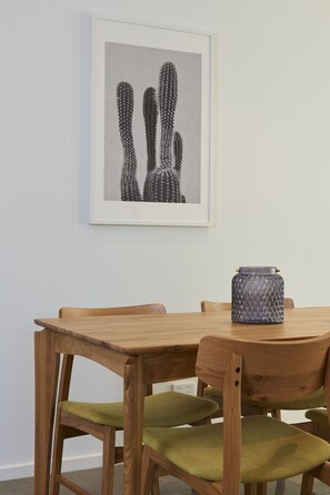 Townhome, 1 Bedroom | In-room dining - Bright and Updated 1 Bedroom Apartment (Malvern East)