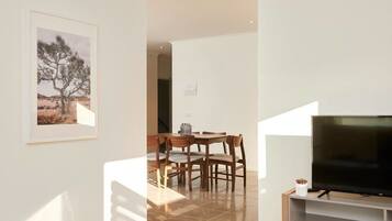 Apartment, 2 Bedrooms | In-room dining