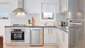 Unclassified image, 4 of 6, button - Chic, Modern, and Designer Apartment (Malvern East)