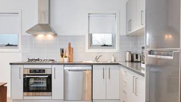 Apartment, 2 Bedrooms | Private kitchen