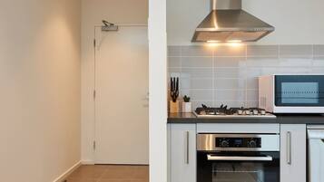 Apartment, 2 Bedrooms | Private kitchen