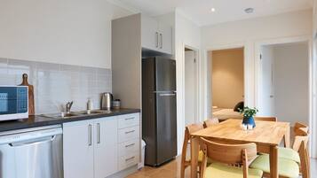 Apartment, 2 Bedrooms | Private kitchen