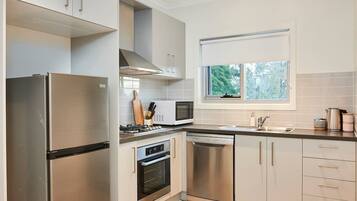 Apartment, 1 Bedroom | Private kitchen