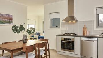 Apartment, 2 Bedrooms | Private kitchen