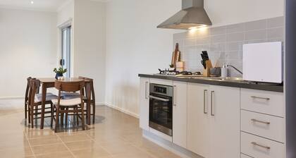 Earthy And Polished 2 Bedroom Unit In Chadstone