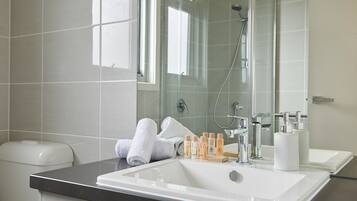 Townhome, 2 Bedrooms | Bathroom sink
