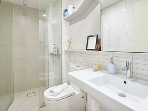Apartment, 1 Bedroom | Bathroom