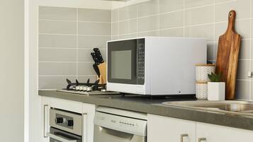 Apartment, 2 Bedrooms | Private kitchen