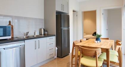 Open and Flowy 1 Bedroom Apartment in Chadstone