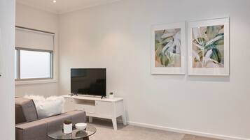 Apartment, 1 Bedroom | Living room