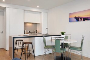 Apartment, 1 Bedroom | In-room dining