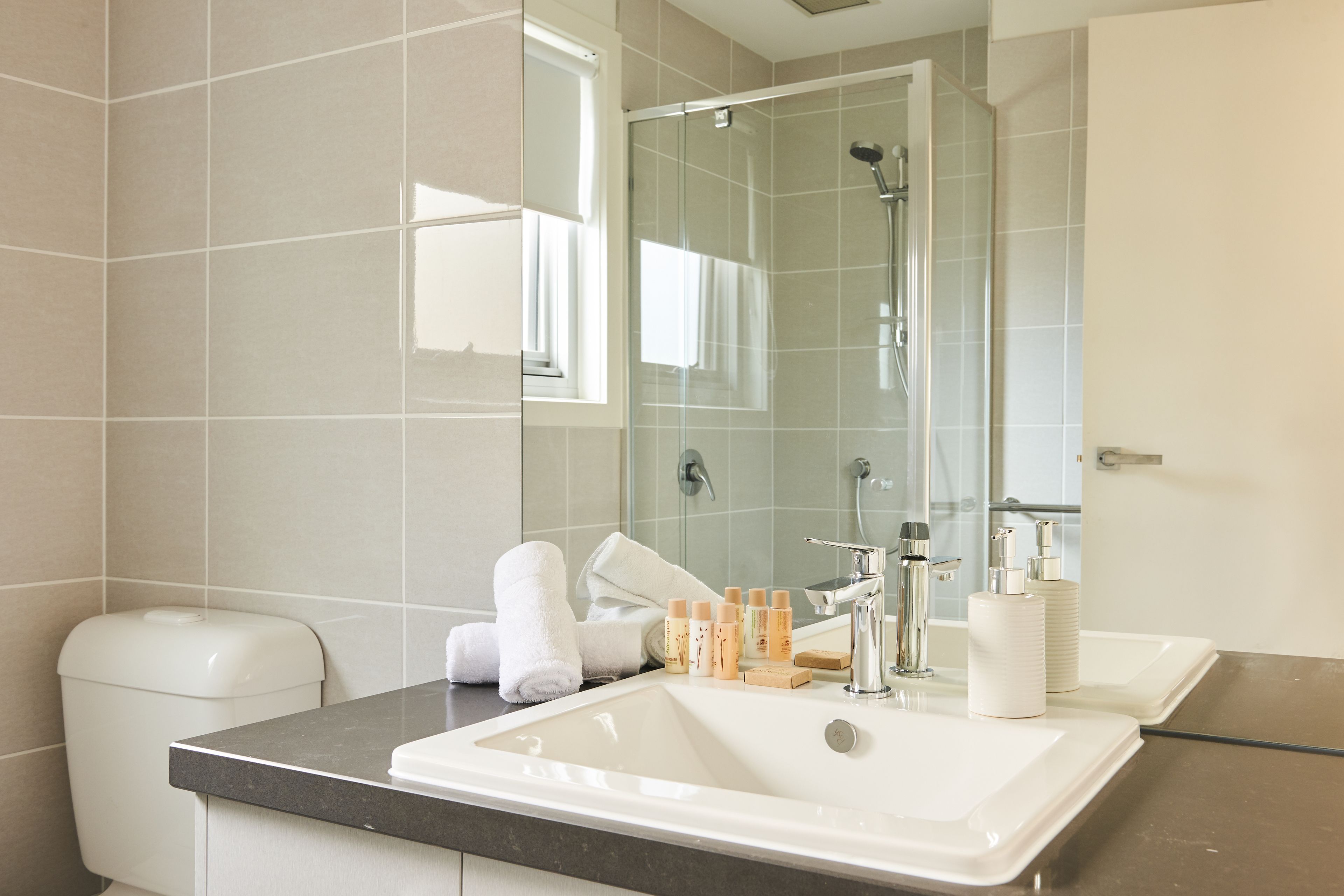 Apartment, 2 Bedrooms | Bathroom sink