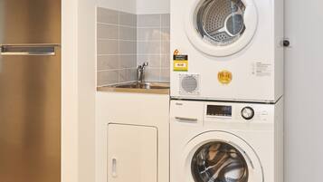 Apartment, 2 Bedrooms | Room amenity