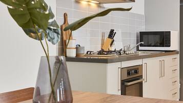 Apartment, 2 Bedrooms | In-room dining