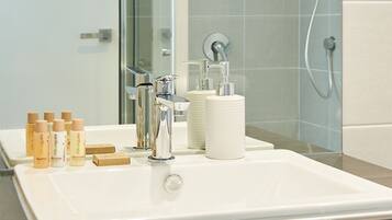 Apartment, 1 Bedroom | Bathroom sink