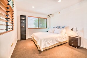 Apartment, 3 Bedrooms | 3 bedrooms, iron/ironing board, free WiFi, bed sheets