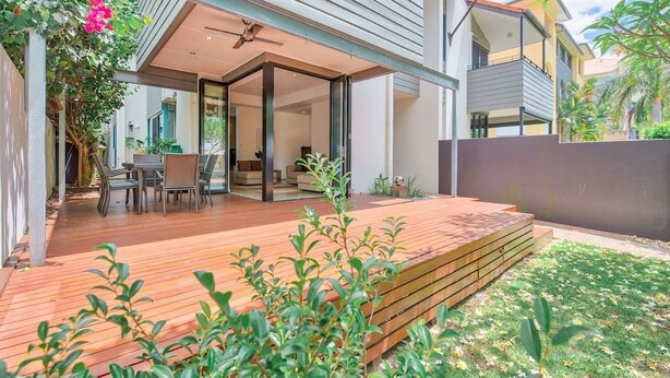 Apartment, 3 Bedrooms | Terrace/patio - Spacious Home In New Farm For 6 W/ Parking (New Farm)