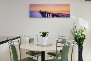 Apartment, 1 Bedroom | In-room dining - Stunning Harbour and City View Loft (Docklands)
