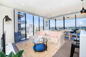 Apartment, 2 Bedrooms | Living room