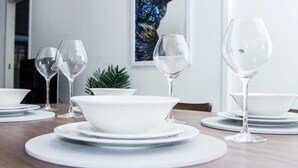Apartment, 1 Bedroom | In-room dining - Vibrant City Pad (Newstead)