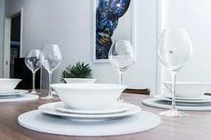 Apartment, 1 Bedroom | In-room dining