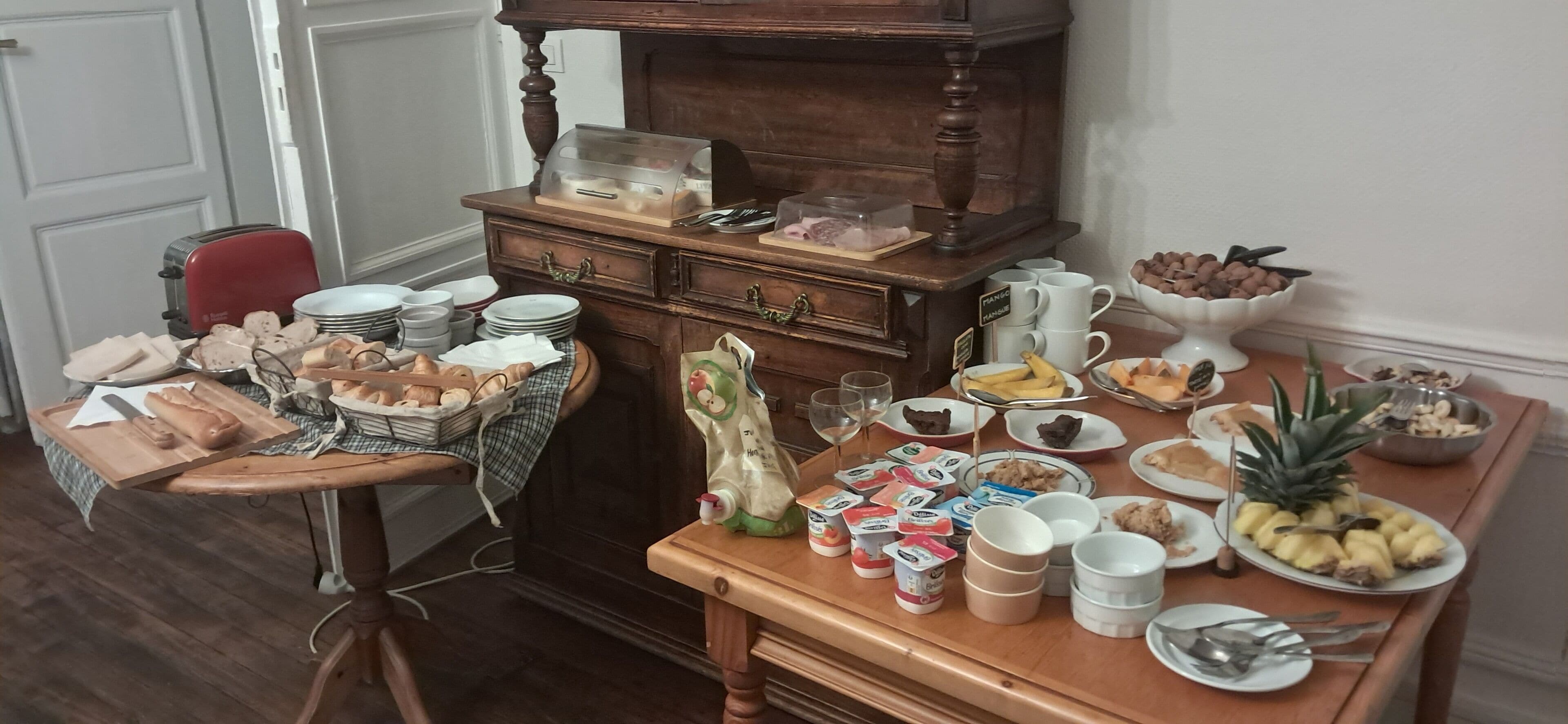 Petit déjeuner complet compris tous les jours