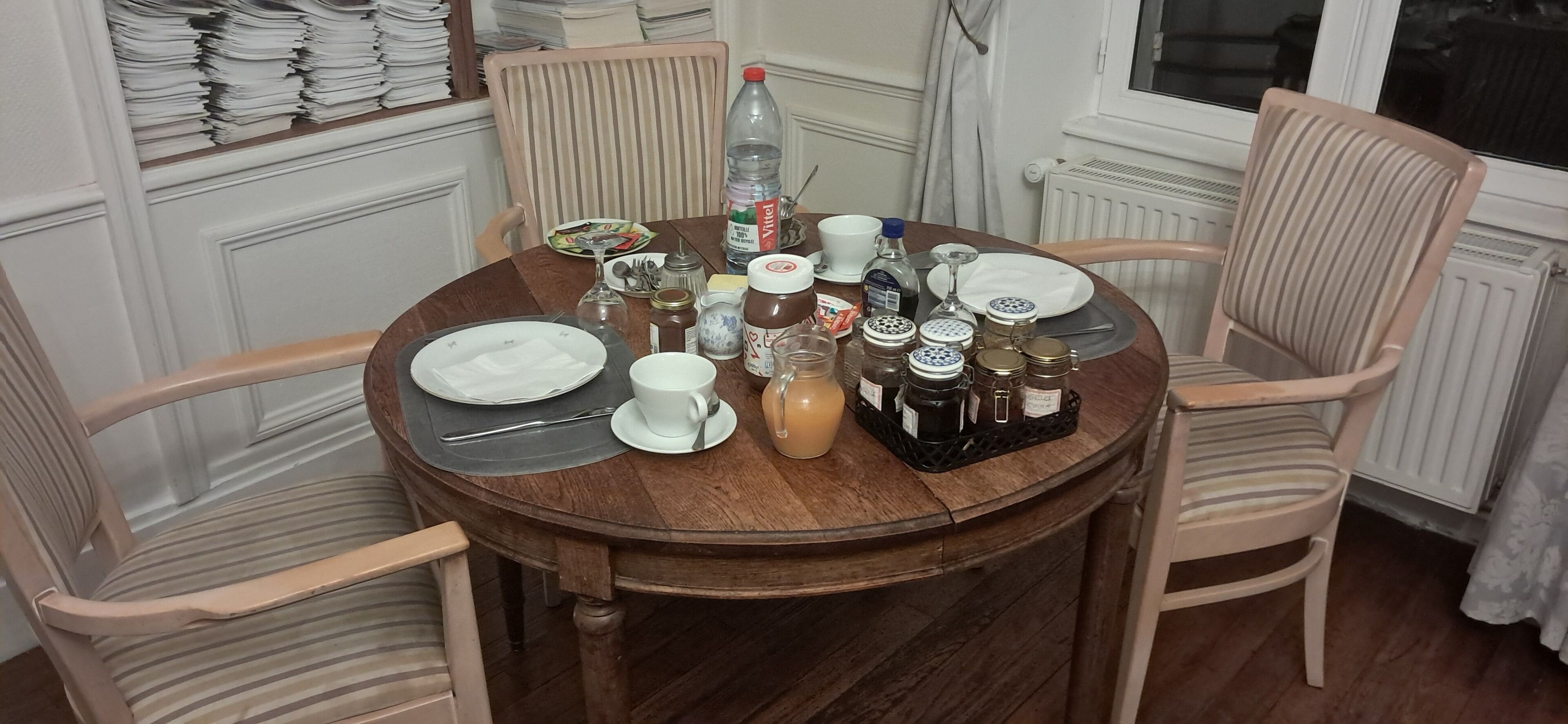 Petit déjeuner complet compris tous les jours