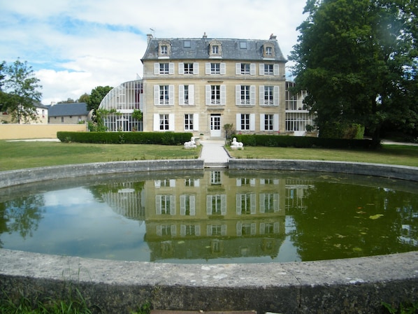 Fountain - Chambres d'hôtes Château de Damigny (Saint-Martin-des-Entrees)