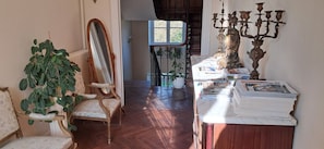 32-Zoll-Flachbildfernseher mit Digitalempfang