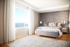 Phòng đôi trăng mật, 1 giường cỡ king | Bộ đồ giường cao cấp, nệm Select Comfort, két bảo mật tại phòng