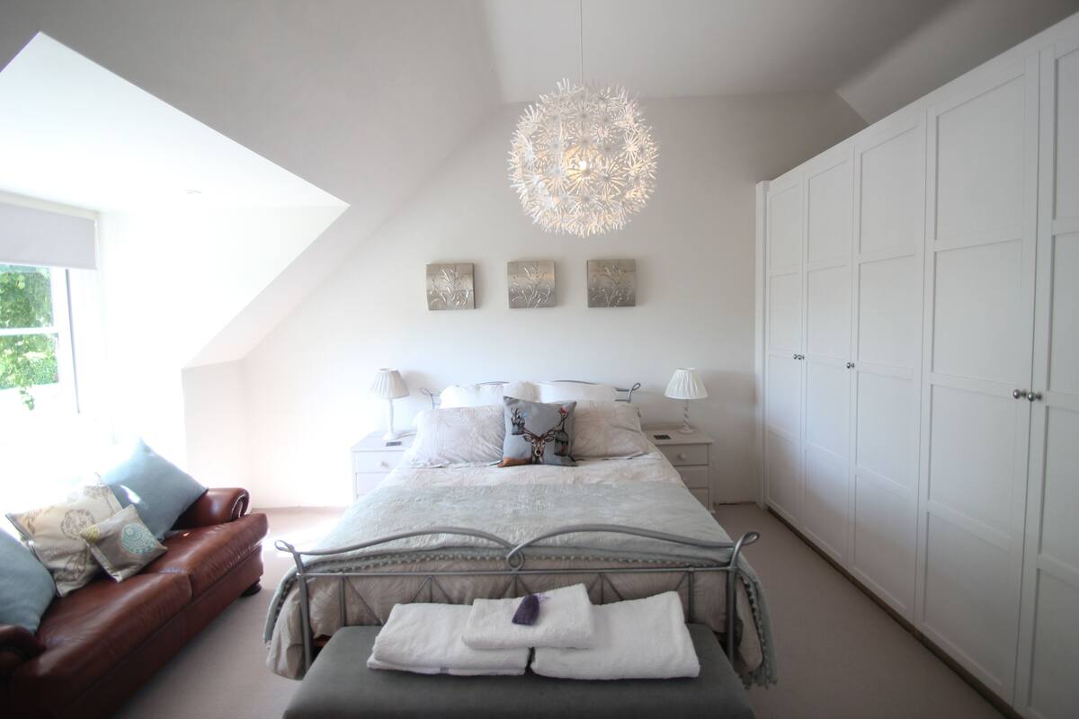 Superior Double Room, Non Smoking, Ensuite | Blackout curtains, iron/ironing board (on request), free WiFi